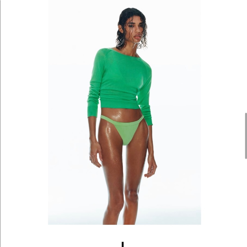 Green Lightweight Sweater, fine gauge. Perfect for summer office or nights!